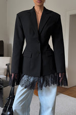 Schwarzer langärmliger Spitzen-Patchwork-Taillenanzug