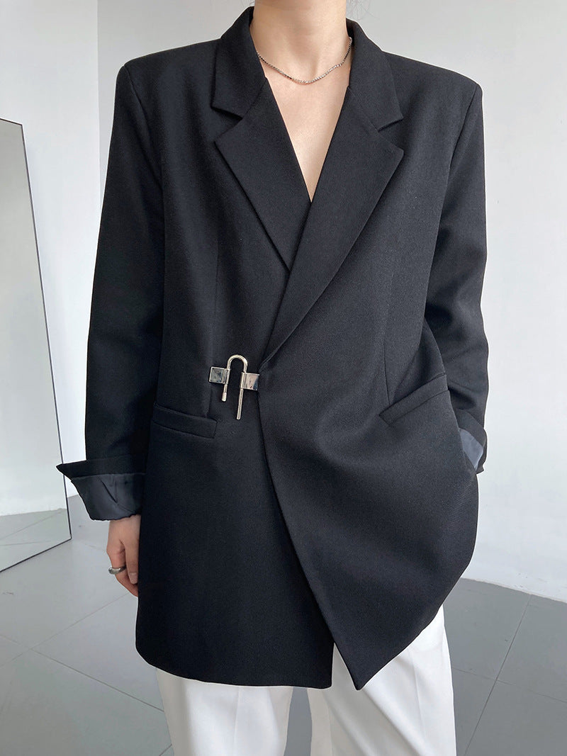 Costume sur mesure élégant et décontracté avec fermeture à boucle en métal