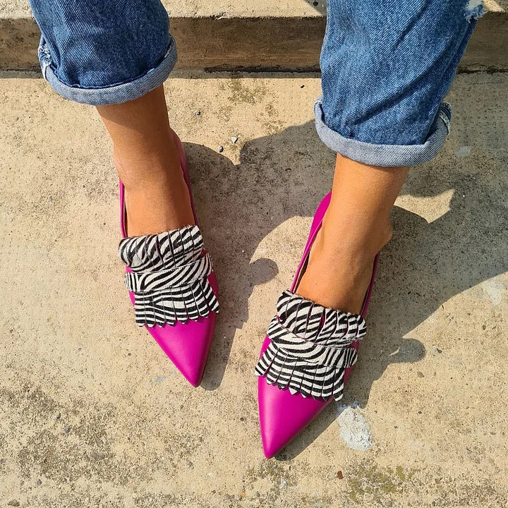 Mocassins Zabra à bout pointu et à pompons peu profonds de couleur assortie
