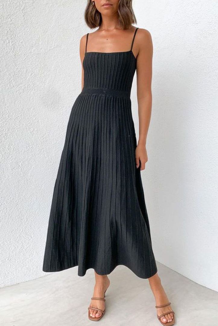 Trägerloses, tailliertes Plissee-Strickkleid mit hoher Taille
