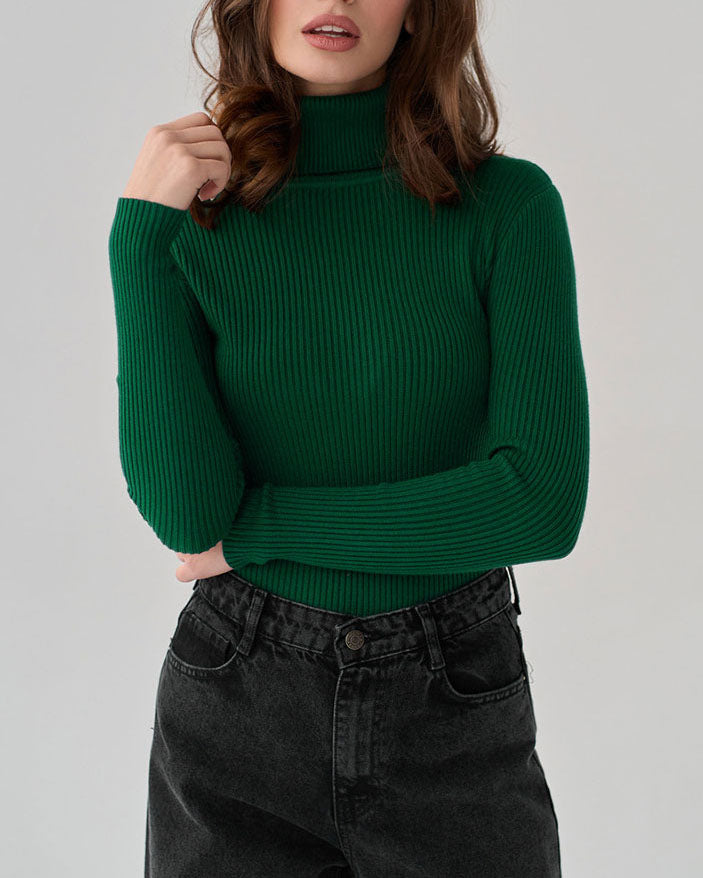 Pull tricoté à col roulé essentiel et polyvalent