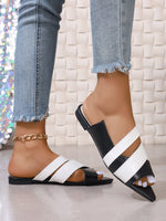 Sandales plates à bout pointu et colorblock