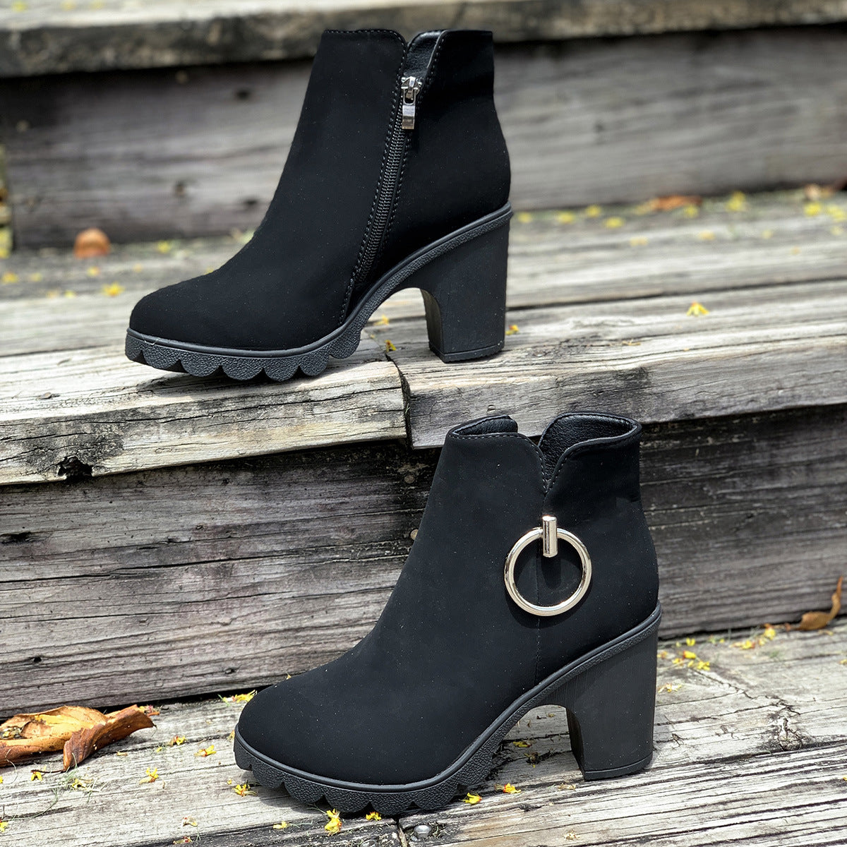 Bottes courtes noires à fermeture éclair avec anneau latéral