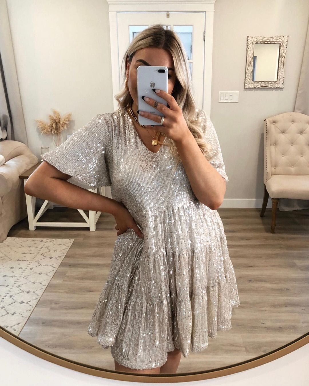 Robe taille ample à col rond et sequins