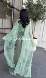 Abito in pizzo plissettato tettonico