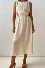 Ärmelloses Kleid mit einem Knopfverschluss auf der Rückseite