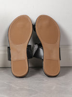 Schwarze flache Strand-Slipper mit Zehenschlaufe und Strass