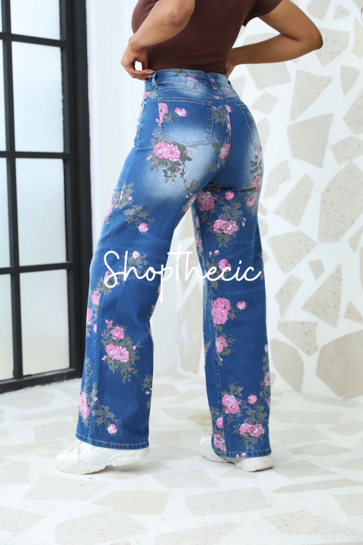 Printed mid-rise loose straight leg jeans