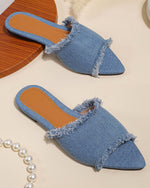 Flache Hausschuhe aus Wildleder-Jeansstoff mit spitzer Spitze