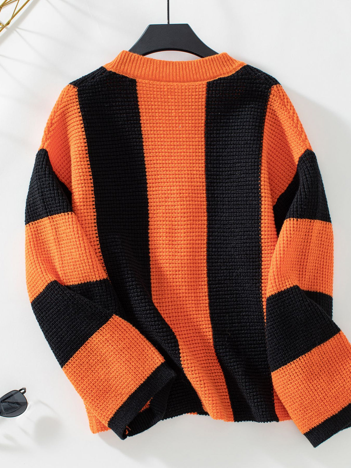 Lockere vertikal gestreifte Strickjacke mit Button-Down-Muster