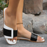 Sandales plates à bout carré en cuir verni à blocs de couleurs