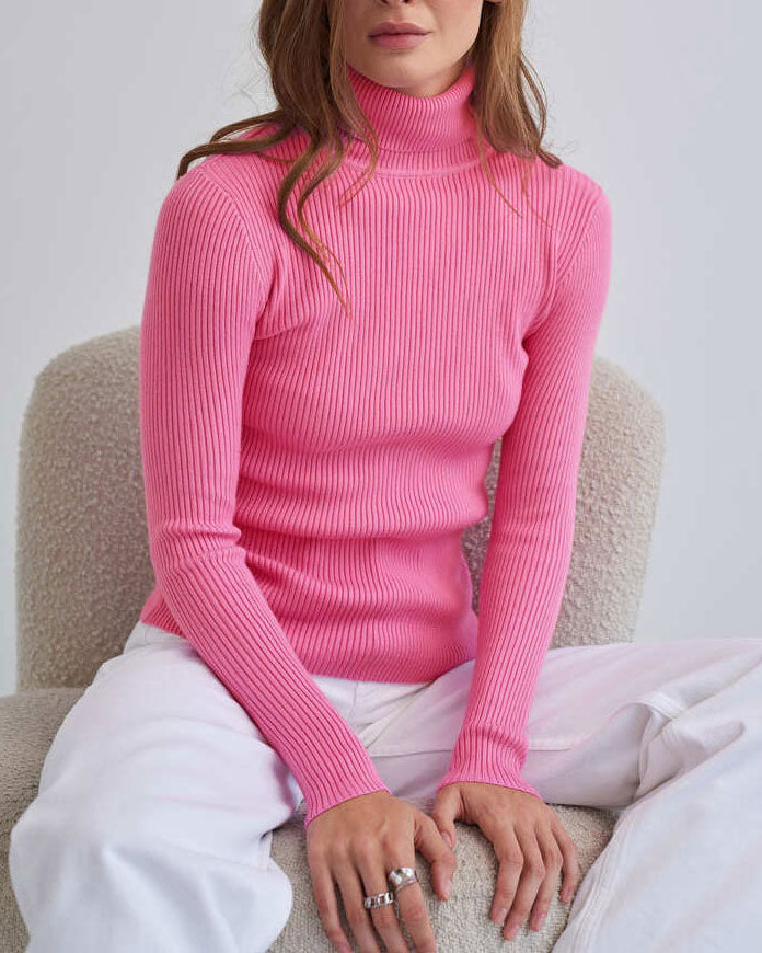 Pull tricoté à col roulé essentiel et polyvalent