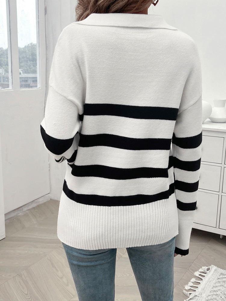 Locker sitzender Strickpullover mit gestreiftem Revers