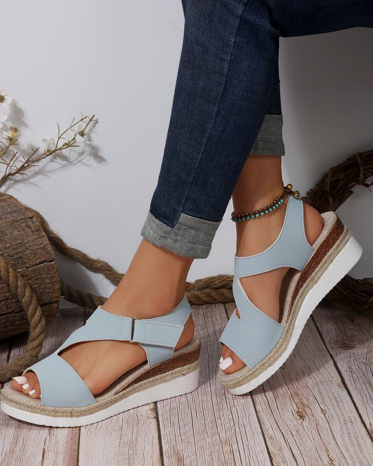 Flache Sandalen mit Plateausohle und Peep-Toe aus Webstoff