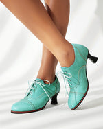 Geschnitzte Brogue-Stilettos im Vintage-Stil