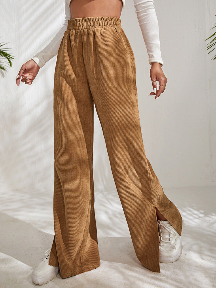 Cordhose mit hohem Bund und Schlitz am Saum