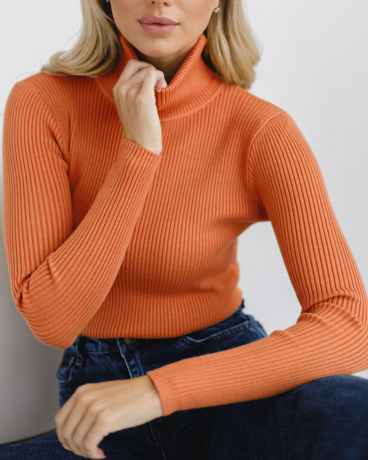 Pull tricoté à col roulé essentiel et polyvalent