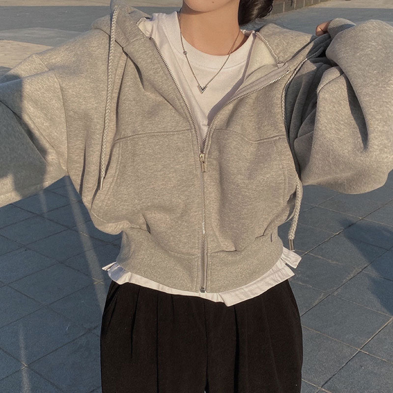 Kurzer, lockerer und einfarbiger Hoodie im Hip-Hop-Stil
