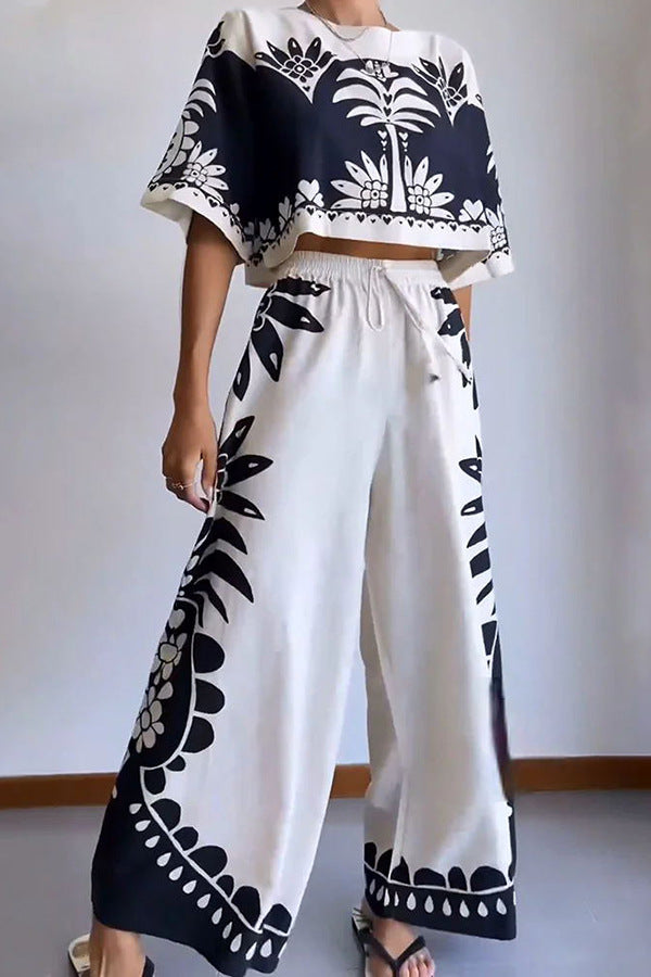 Lockeres Kurzarmoberteil und Hose mit weitem Bein im Tropical Island-Stil