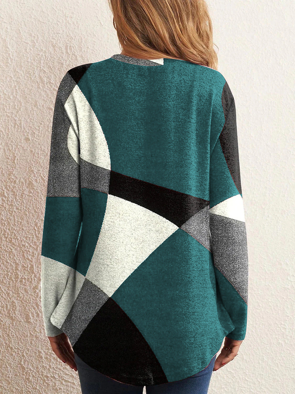 Langärmliges T-Shirt mit kontrastierendem geometrischem Print