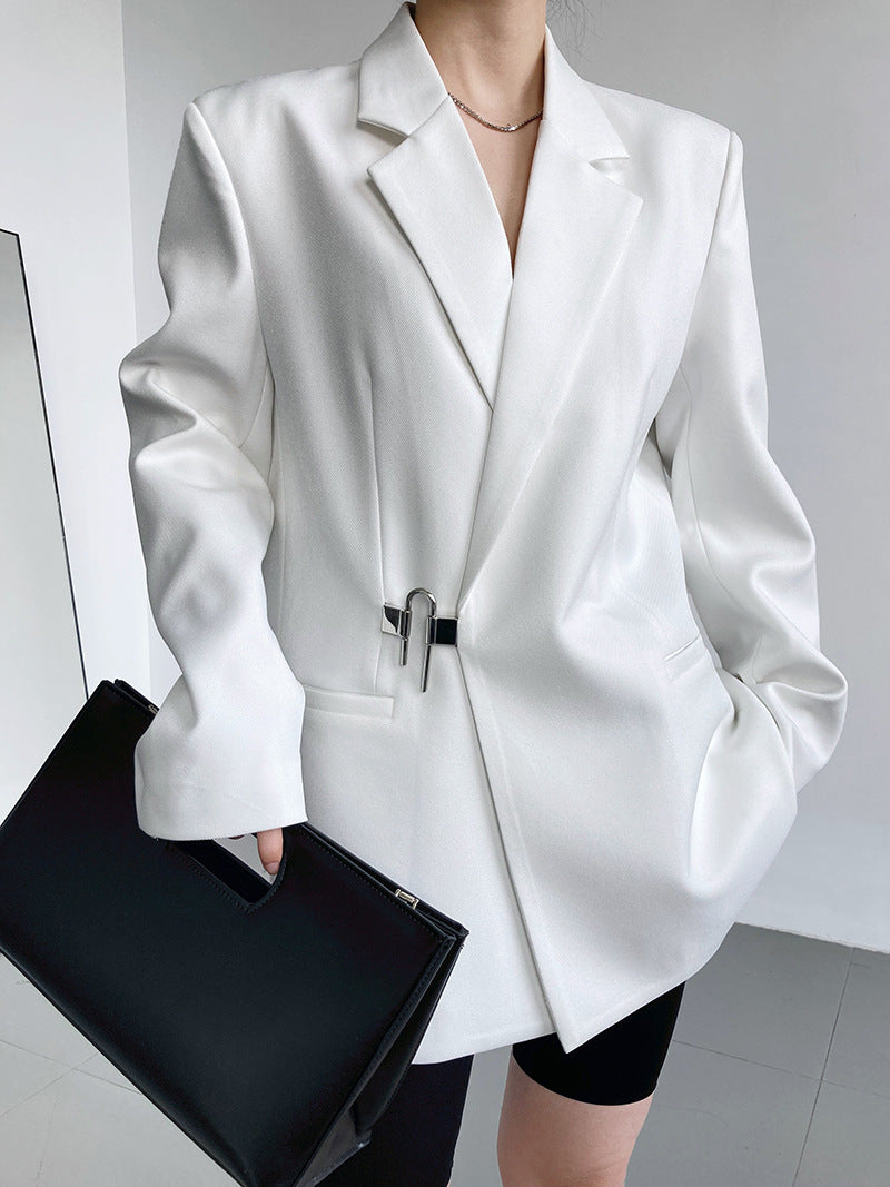 Costume sur mesure élégant et décontracté avec fermeture à boucle en métal