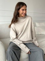 Loose-fitting turtleneck simple solid color pullover sweater