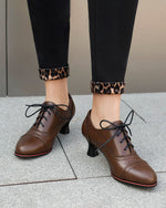 Geschnitzte Brogue-Stilettos im Vintage-Stil