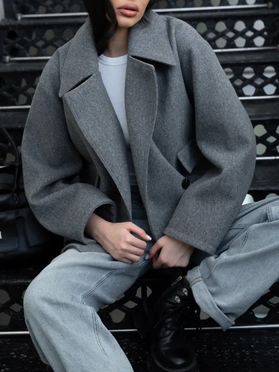 Stylish professional lapel and double-breasted design short wool coat
