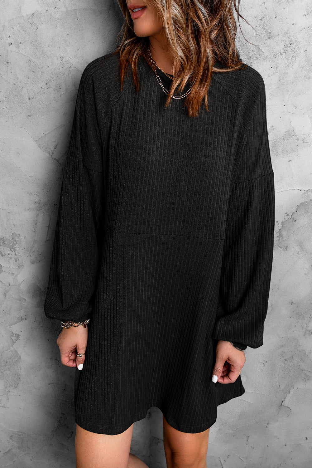 Robe midi tricotée taille haute à col rond de couleur unie