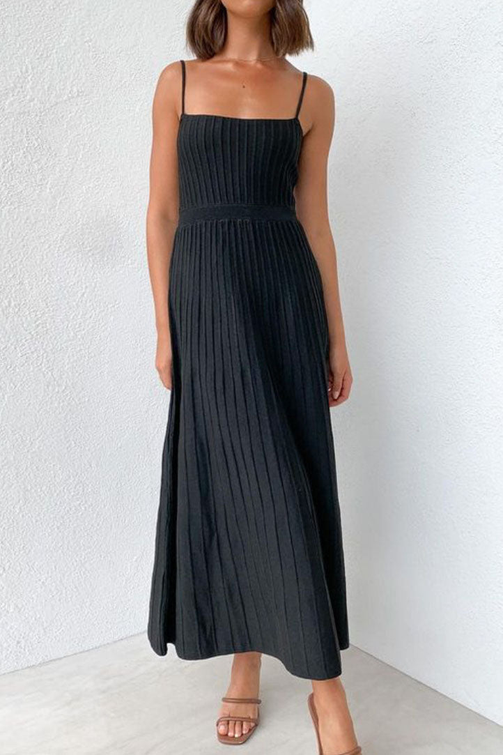Trägerloses, tailliertes Plissee-Strickkleid mit hoher Taille