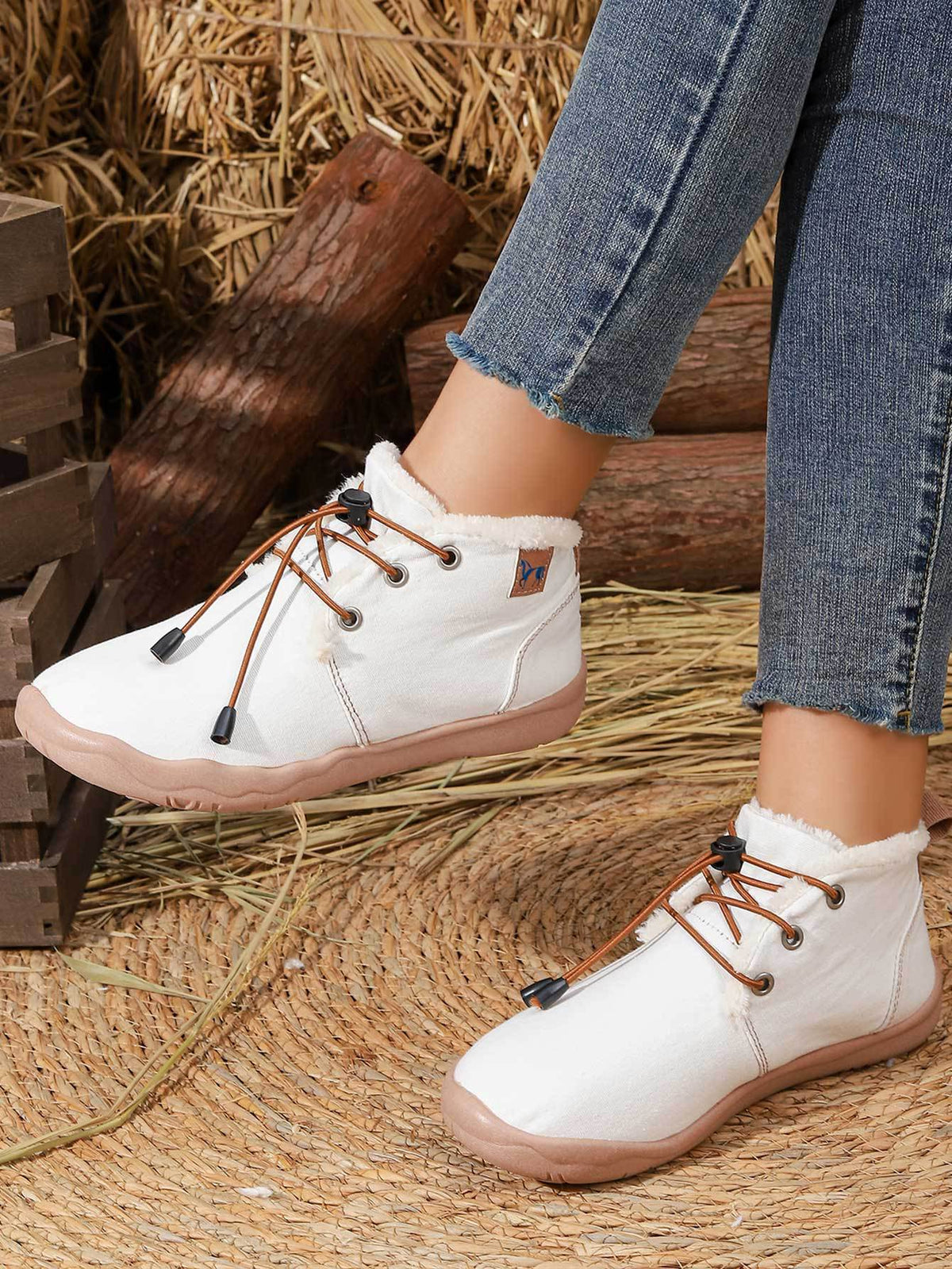 Convenient lacing system plush soft rubber sole snow boots