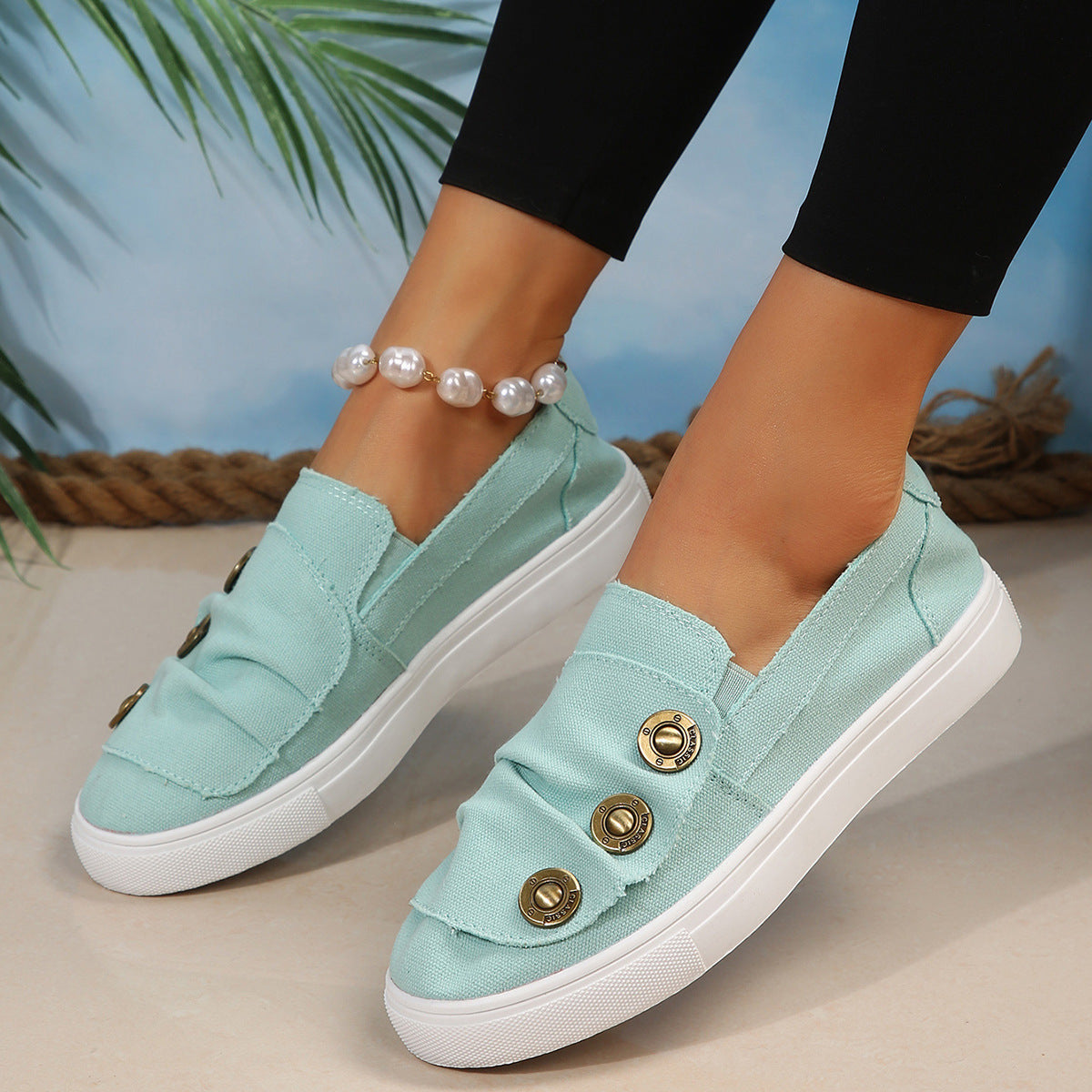 Mocassins rasos de lona com botões