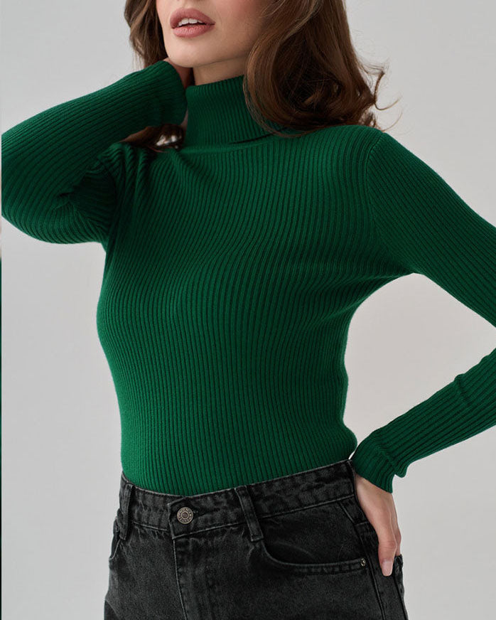 Pull tricoté à col roulé essentiel et polyvalent