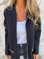 Einfarbige Jacke mit Reißverschluss und Kapuze