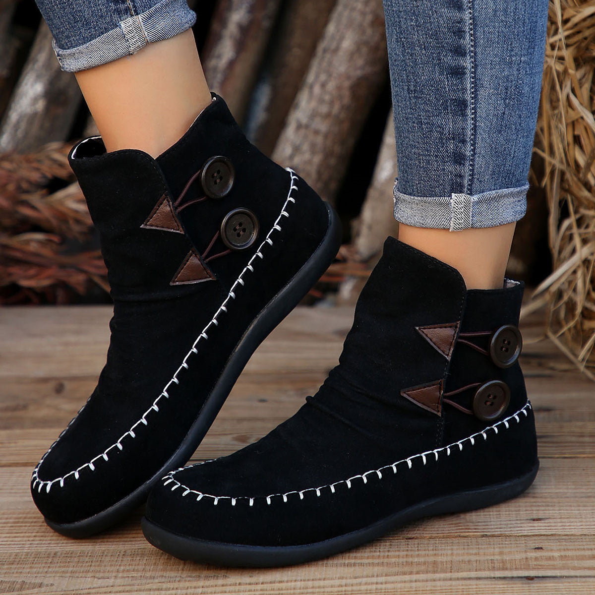 Flache Martin Booties mit hohem Schaft und Knopfverzierung