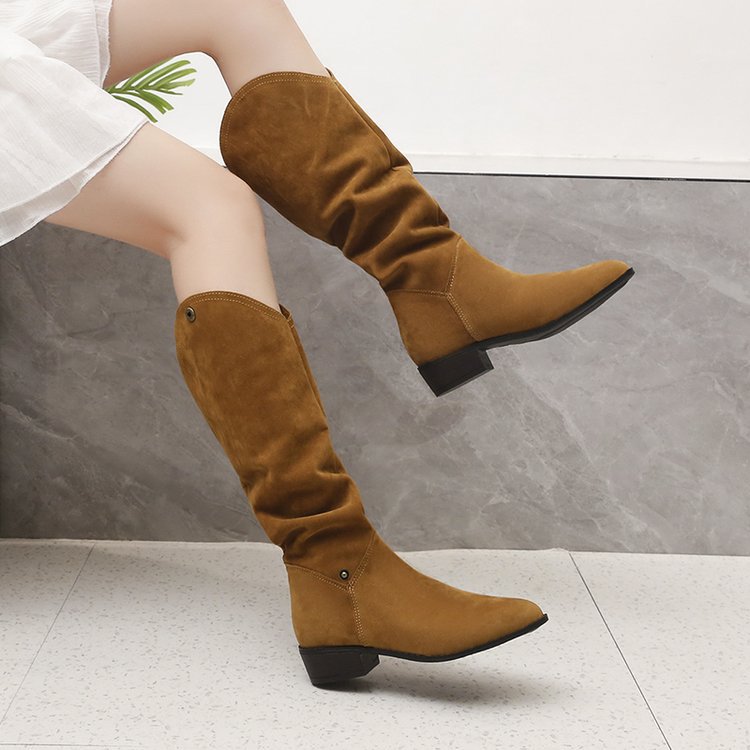 Botas de vaca usadas de duas maneiras