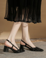 Sandalen mit Pailletten, quadratischer Zehenpartie und klobigem Absatz