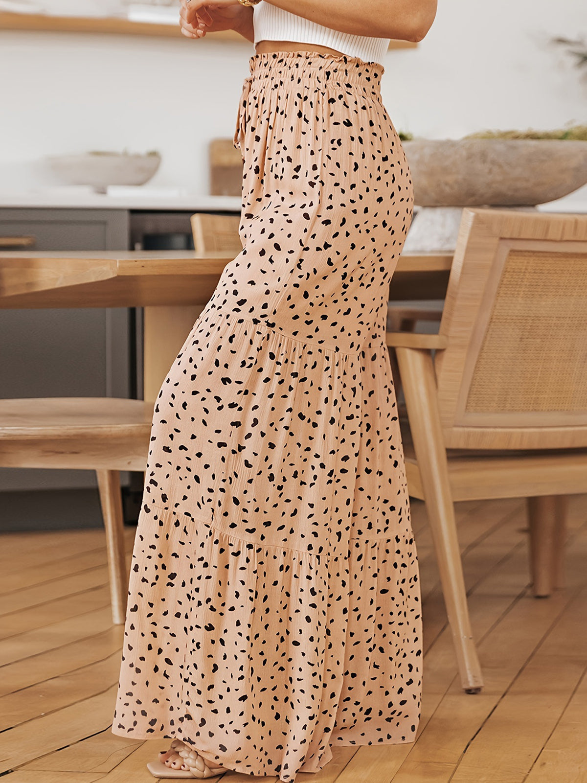 Lockere Hose mit weitem Bein und Leopardenmuster, Rüschensaum