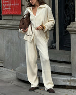 Set aus einreihiger Rippstrickjacke mit Revers und lockerer Hose