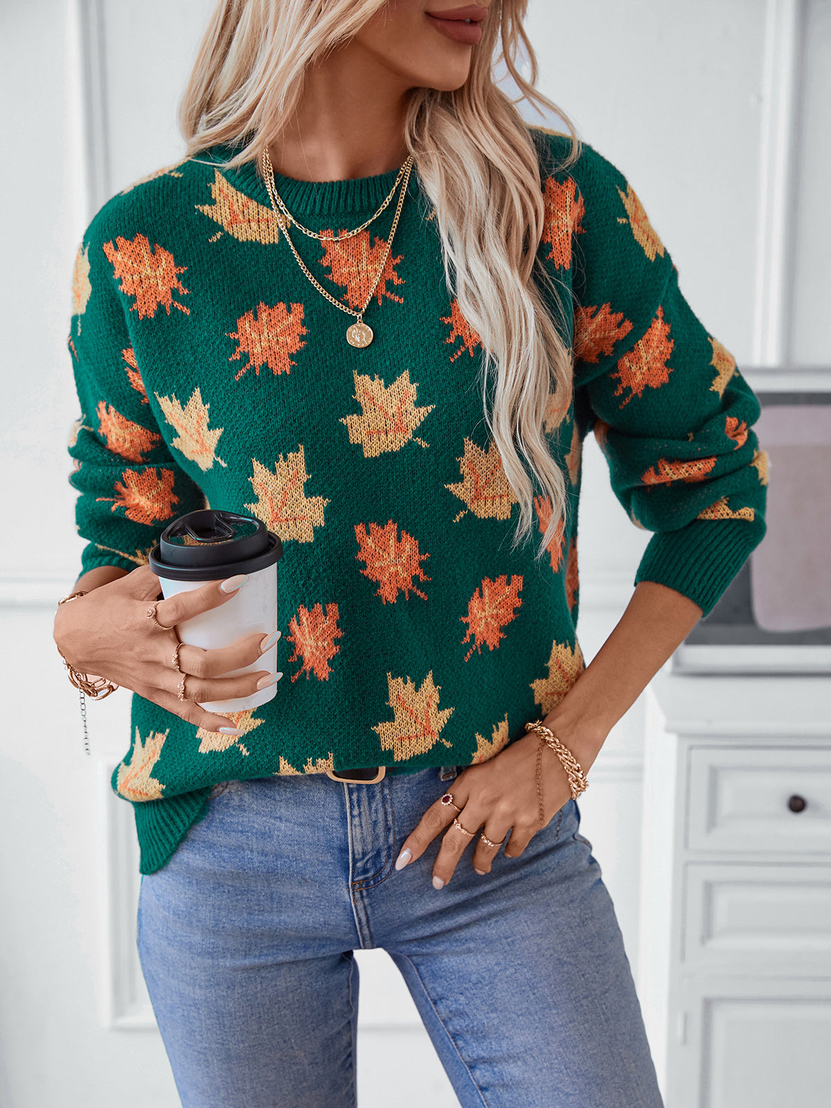 Lässiger Pullover aus Jacquard mit Ahornblatt-Muster