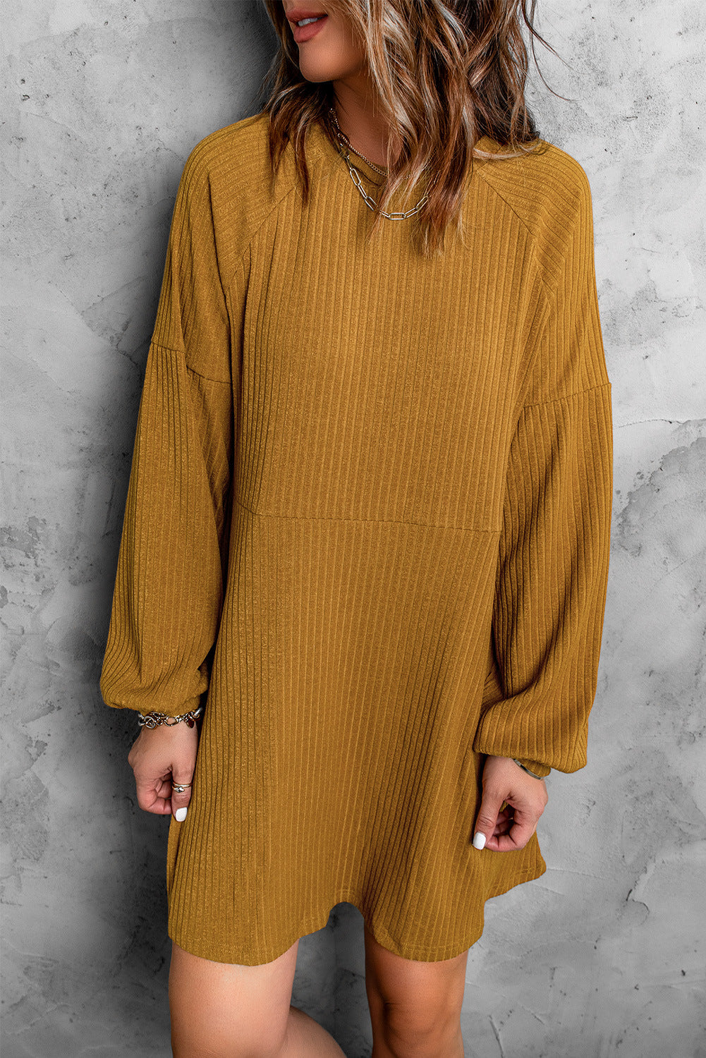 Robe midi tricotée taille haute à col rond de couleur unie