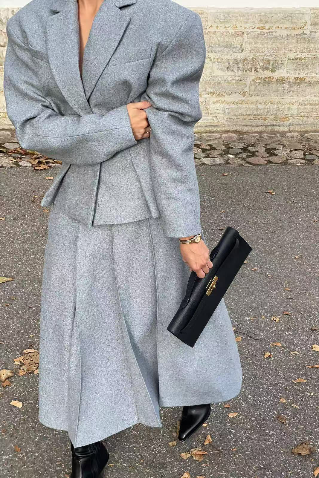Costume deux pièces en laine à simple boutonnage, coupe slim, avec veste et jupe