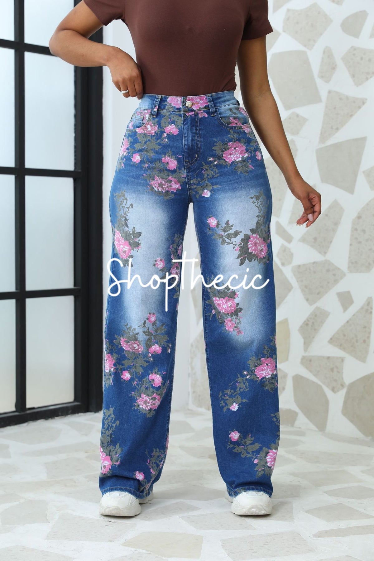Printed mid-rise loose straight leg jeans