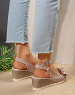 Sandalen aus Wildleder mit Schleife und klobigem Absatz