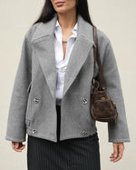 Stylish professional lapel and double-breasted design short wool coat