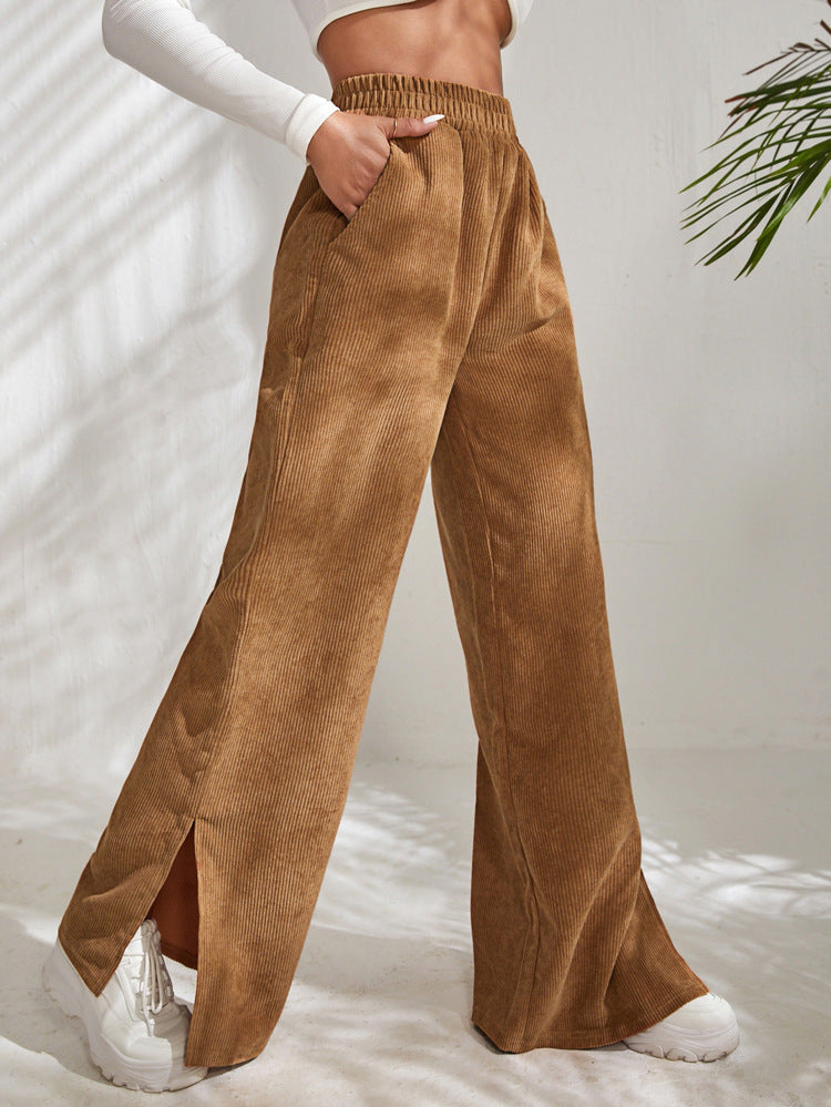 Cordhose mit hohem Bund und Schlitz am Saum