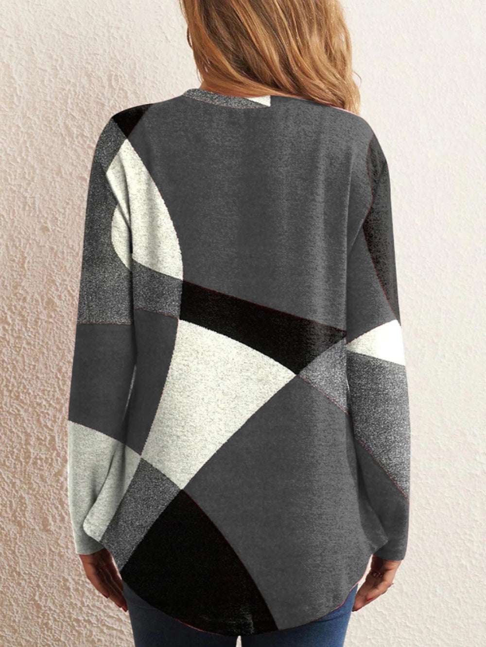 Langärmliges T-Shirt mit kontrastierendem geometrischem Print