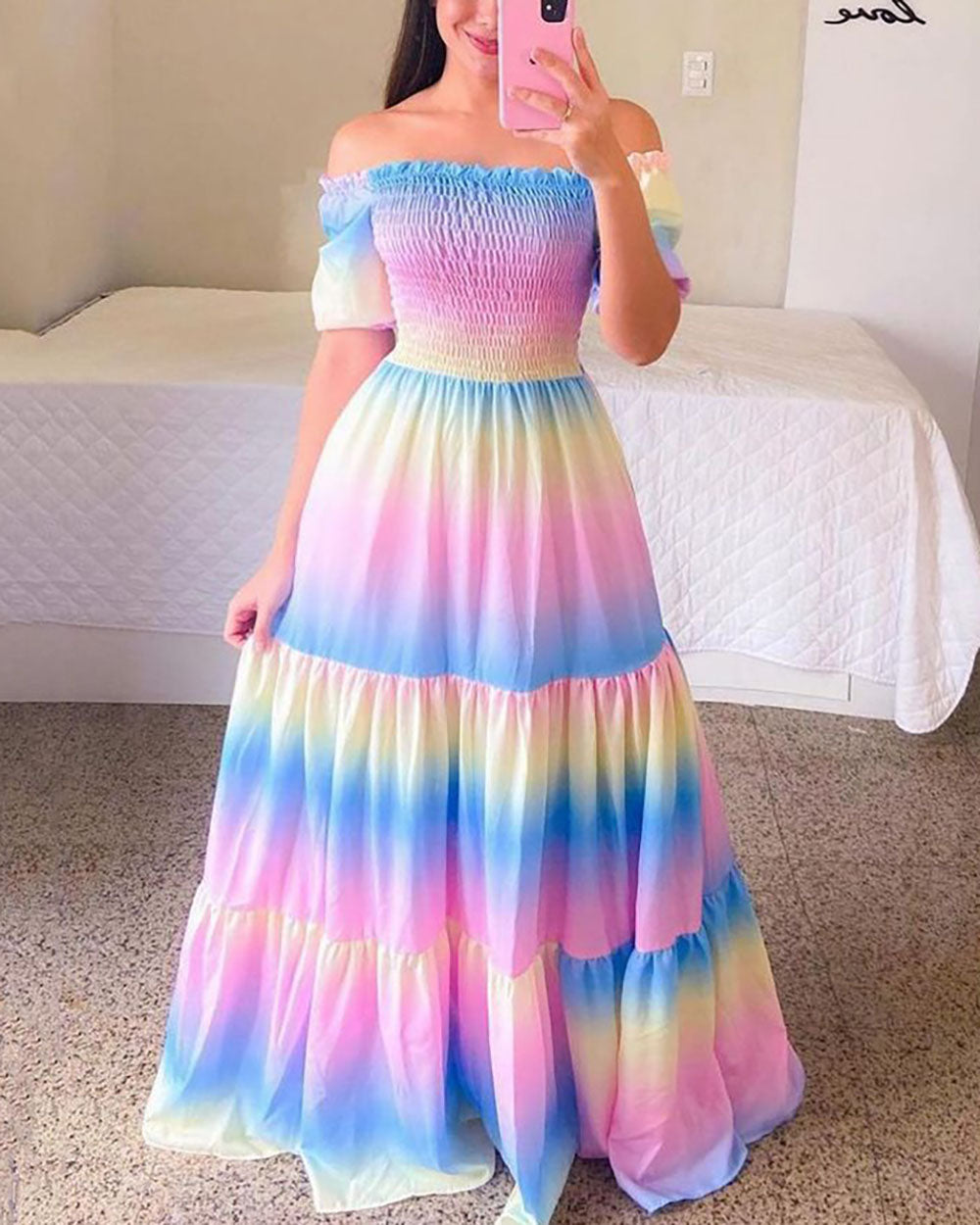 Lindo vestido maxi floral de verão com ombros largos