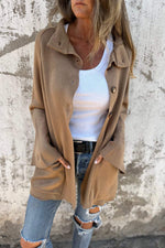 Strickjacke mit halbem Rollkragen und Knöpfen