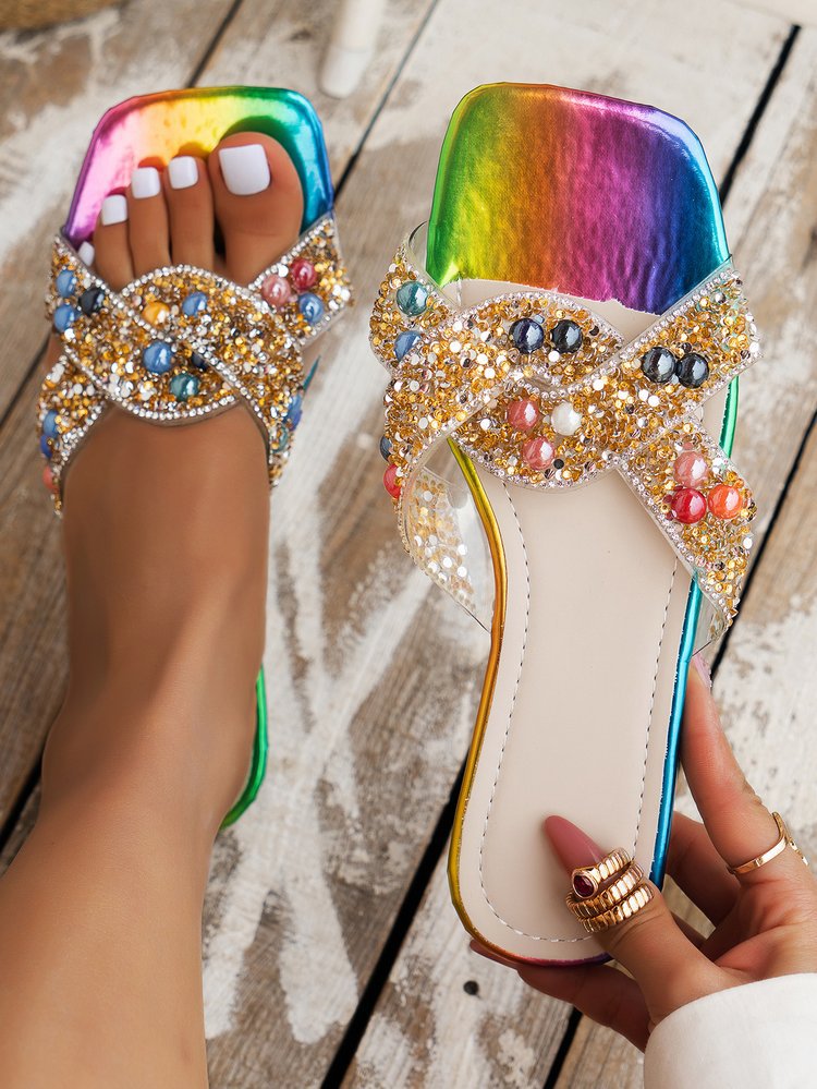 Bunte flache Sandalen mit Pailletten und Perlen